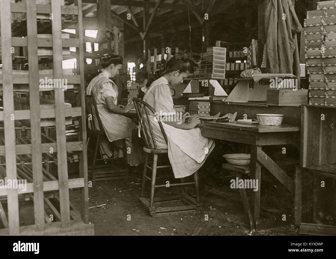 Ragazze che lavorano a Tampa, Florida, la casella fabbrica. Foto Stock