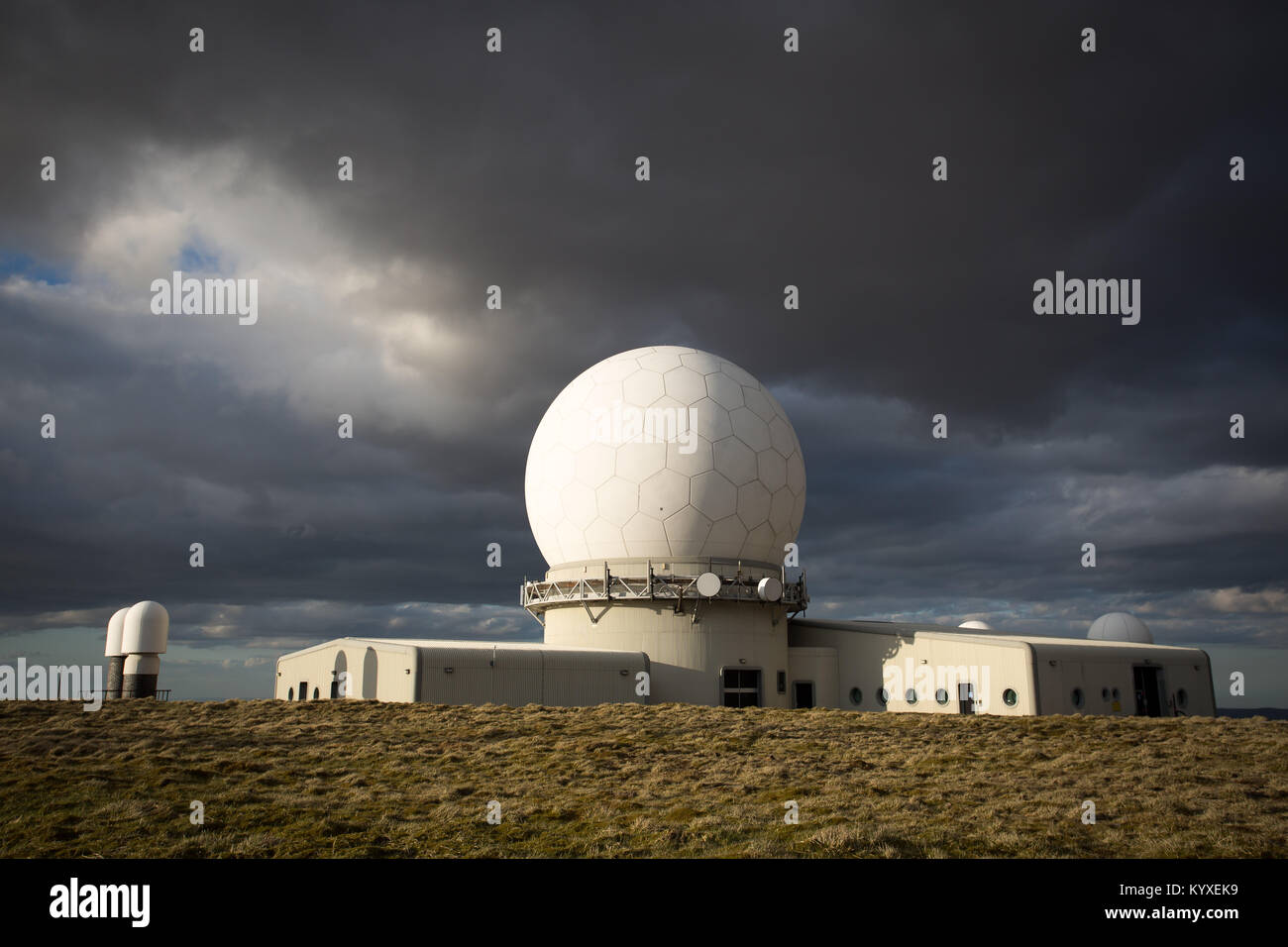 Aria di tempesta su nazionali di servizi di traffico aereo Radar del centro di controllo al grande Dun cadde, Cumbria Foto Stock