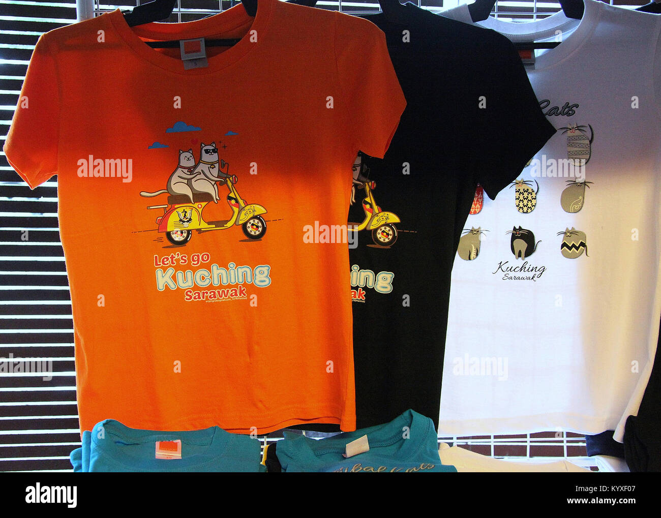 Souvenir t-shirts per la vendita di Kuching Foto Stock