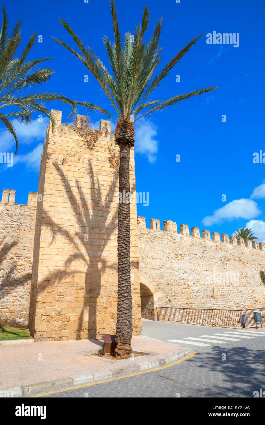 Le mura medievali di Alcudia, Alcudia Maiorca, isole Baleari, Spagna, Europa Foto Stock