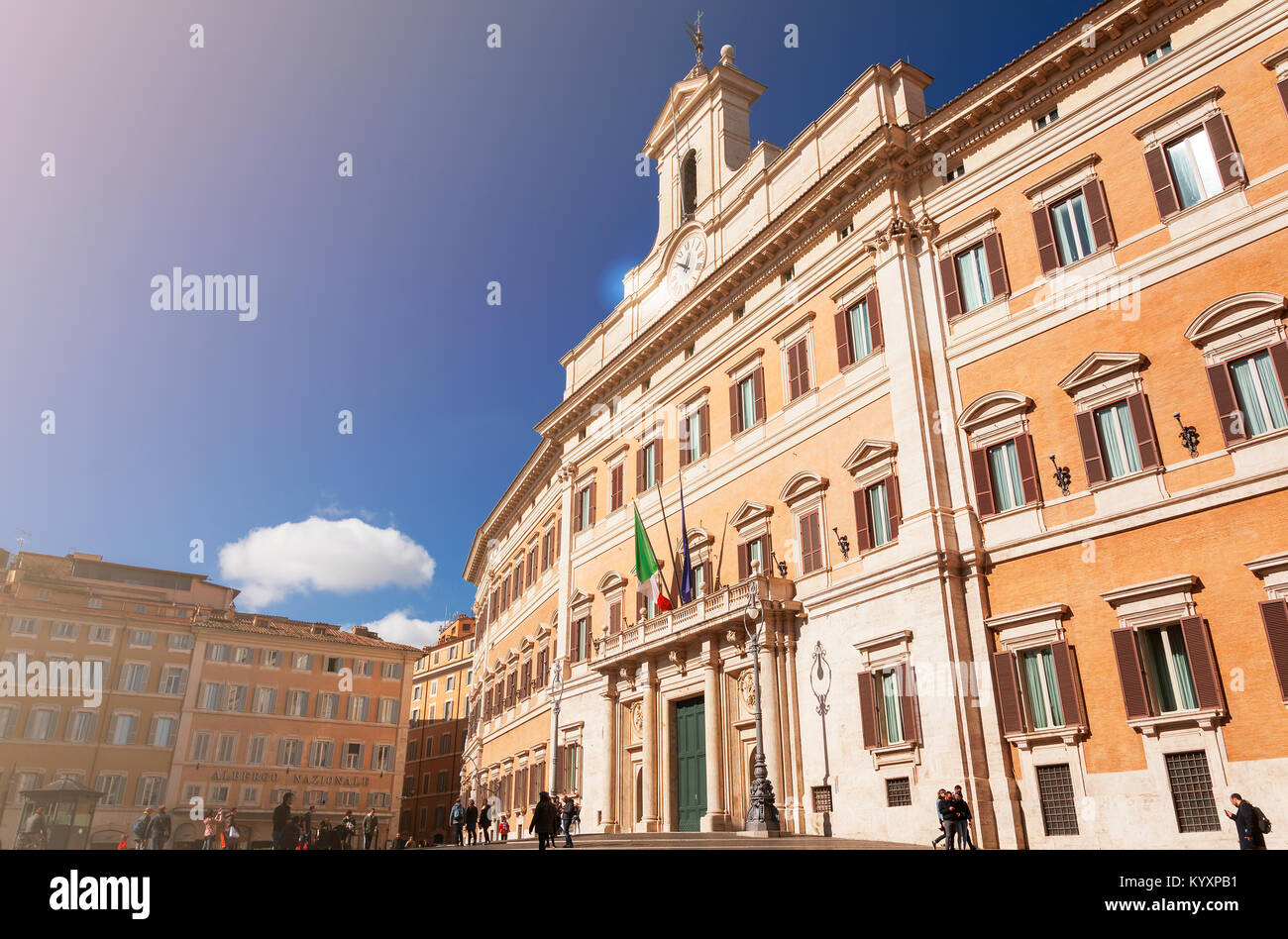 Roma, Italia, 18 febbraio 2017: la facciata del Palazzo Montecitorio, sede della Camera dei deputati italiana, uno dei due rami del parlamento italiano Foto Stock