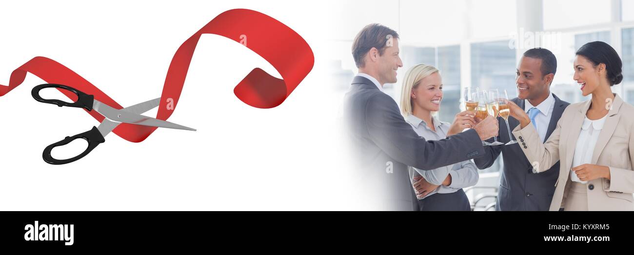 Il taglio a forbice del nastro con la gente di affari di festeggiare con champagne Foto Stock