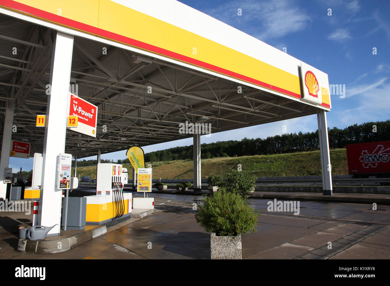 DEUBACHSHOF, Germania - 4 settembre: stazione di rifornimento Shell il 4 settembre 2010 in Deubachshof, Germania. Secondo Forbes, Royal Dutch Shell Oil Company Foto Stock