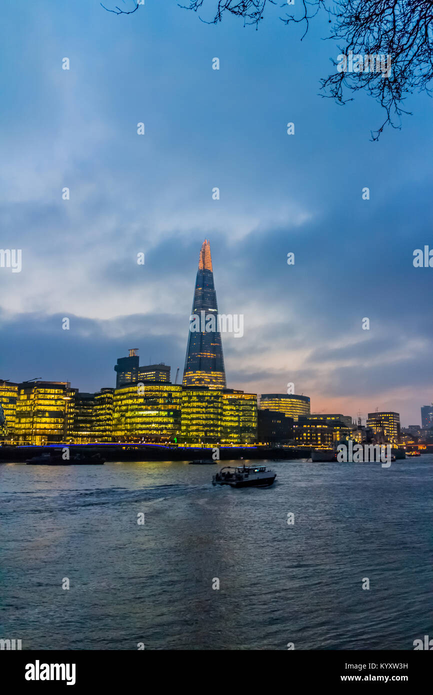 La Shard, Embankment / fiume Thames, London Foto Stock