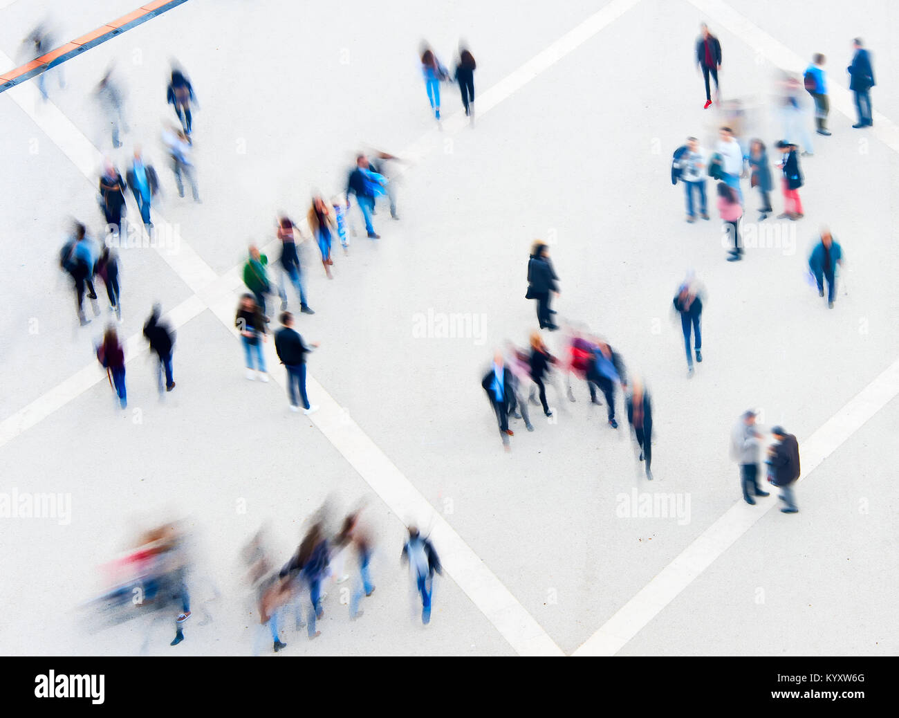 Il motion blur della folla di persone. Vista da sopra Foto Stock