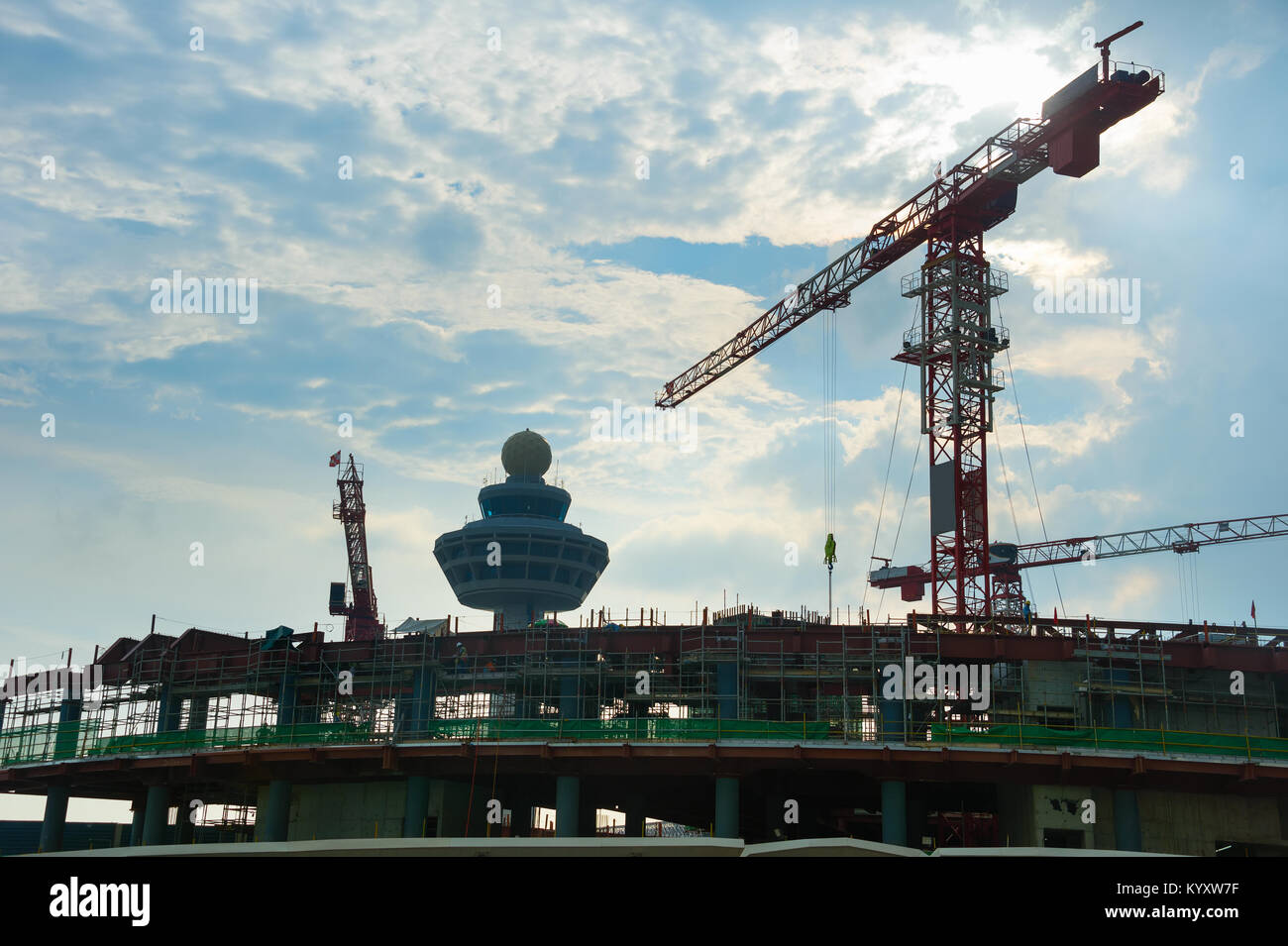 Le attività di costruzione in corrispondenza di un sito di costruzione di un aeroporto moderno terminale. Singapore Foto Stock