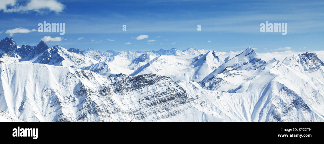 Paesaggio invernale in montagna. Foto Stock