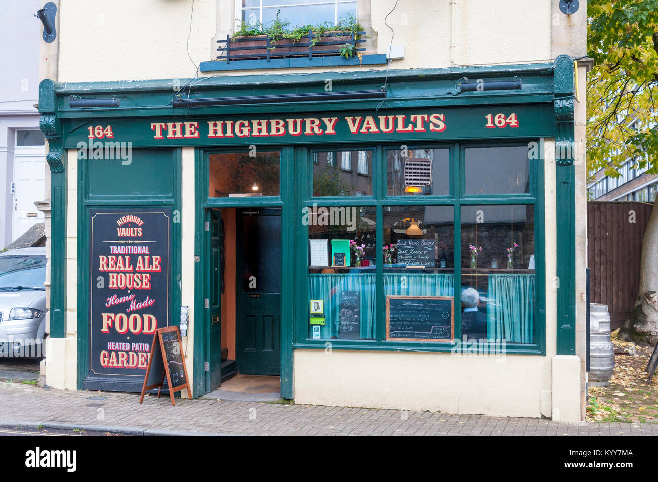 Highbury Vaults pub e pubblicità in Inghilterra Bristol REGNO UNITO Foto Stock