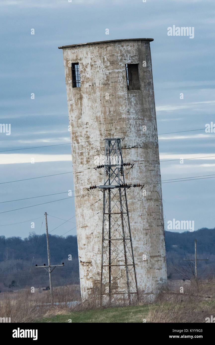 Abbandonato stoccaggio granella elevatore. Foto Stock