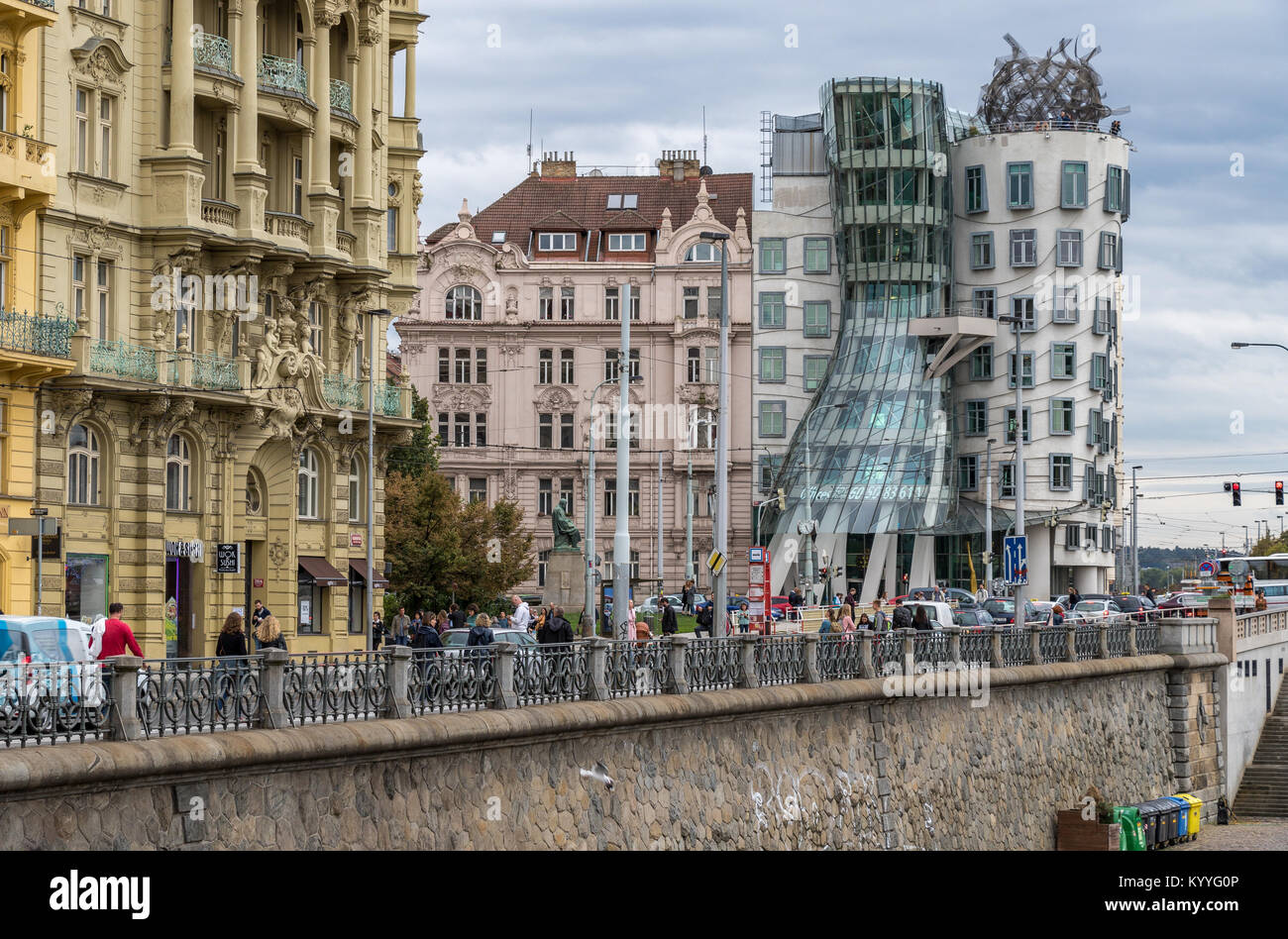 Il Dancing House Hotel, la Dancing House, un importante edificio di riferimento a Praga con un design altamente originale Foto Stock