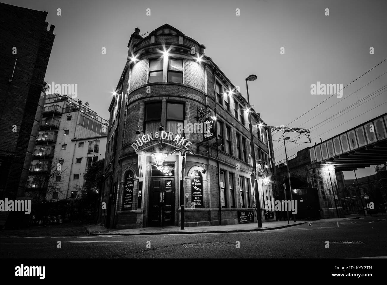 L'anatra e di Drake public house, Kirkgate, Leeds, West Yorkshire, Inghilterra. Foto Stock L'anatra e di Drake public house, Kirkgate, Leeds, West Yorkshire, Inghilterra. Foto Stock