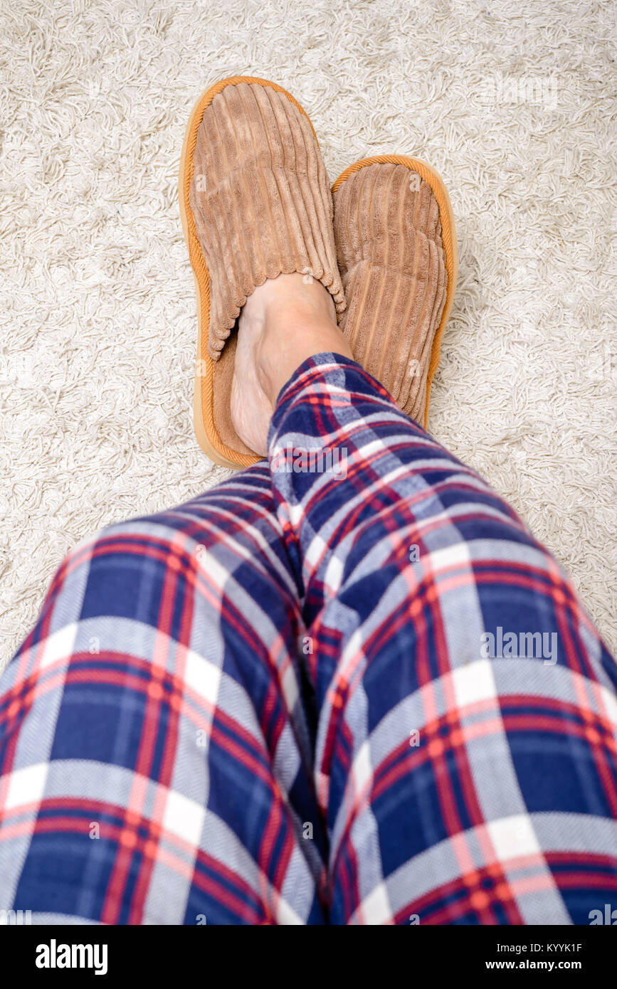 Feet with slippers immagini e fotografie stock ad alta risoluzione - Alamy