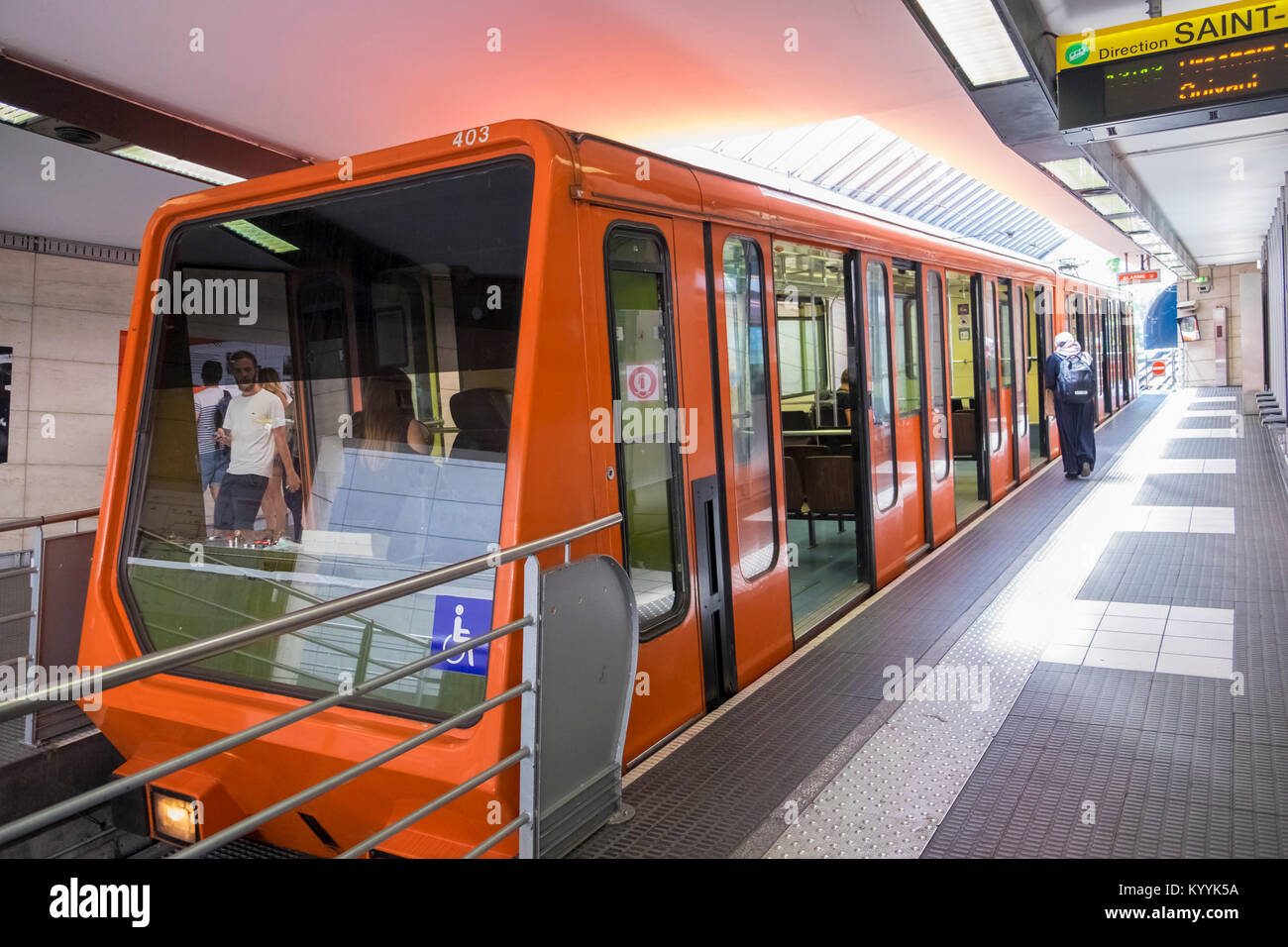 La funicolare in treno in una stazione di Lione, in Francia, in Europa Foto Stock