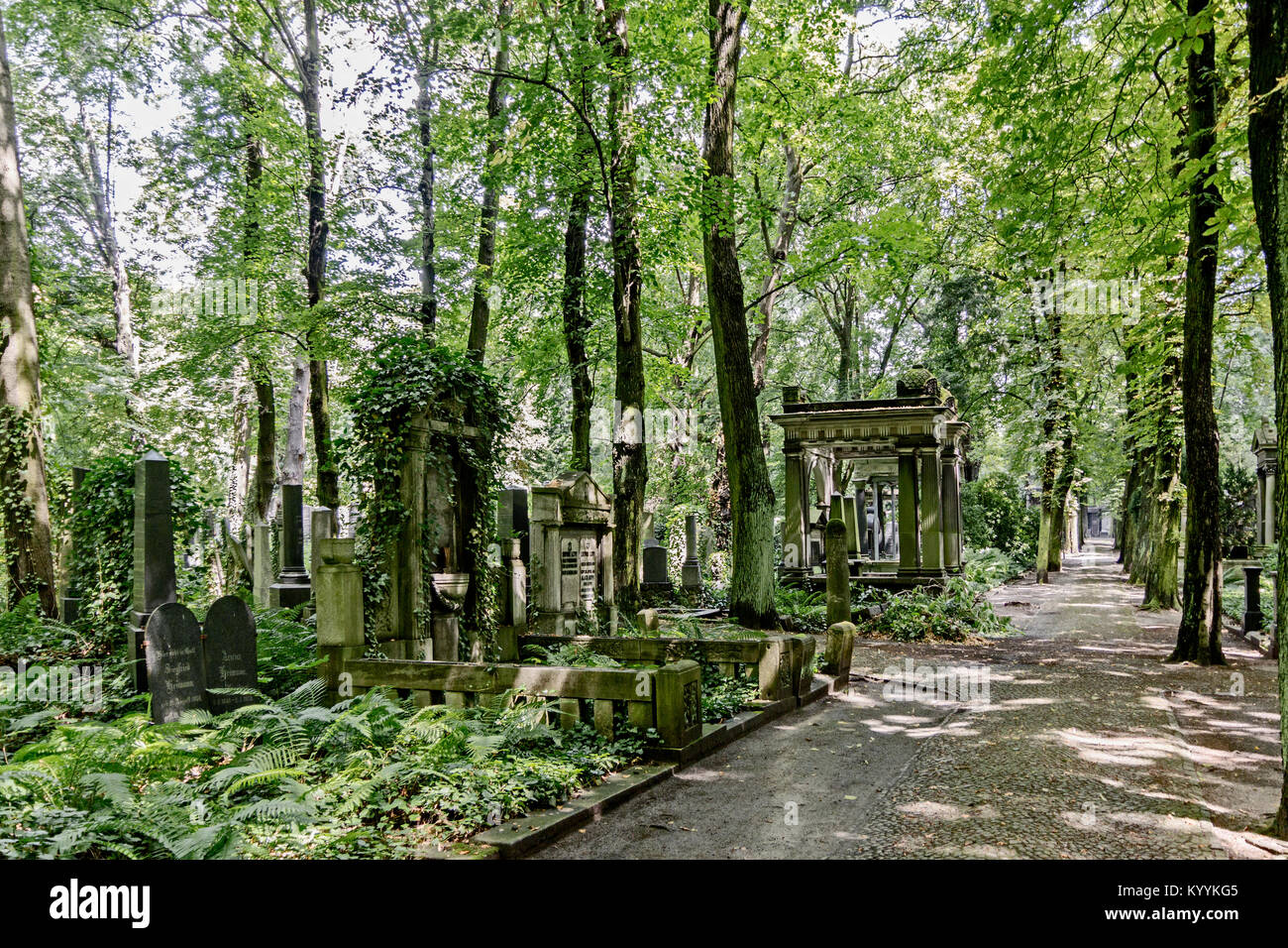 Berlin Weissensee, cimitero ebraico; Jüdischer Friedhof a Berlino Weißensee, der größte in Europa Foto Stock