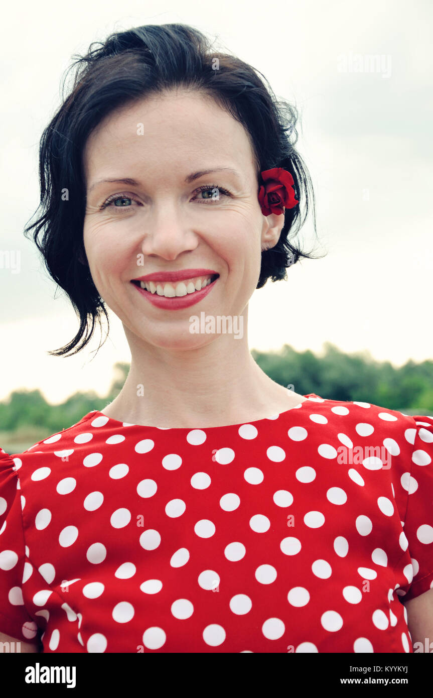 Ritratto di un sorriso bellissimo metà donna adulta Foto Stock