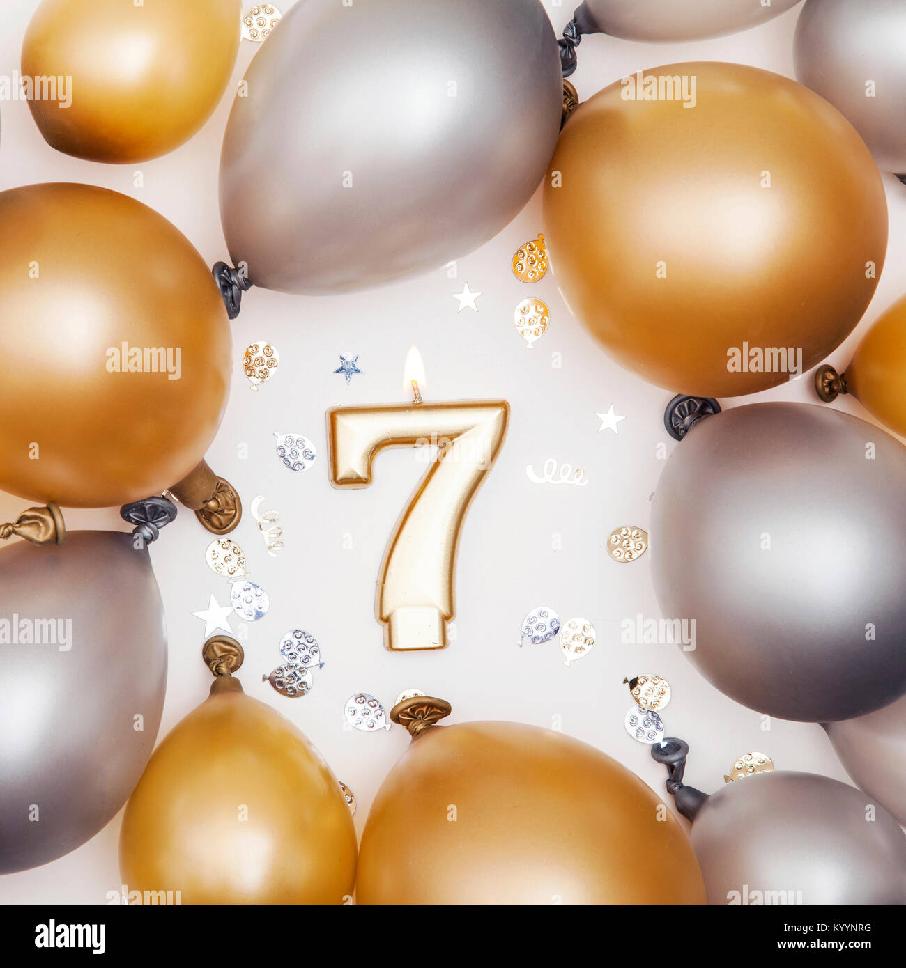 Festa di compleanno numero 7 candela con oro e argento palloncini