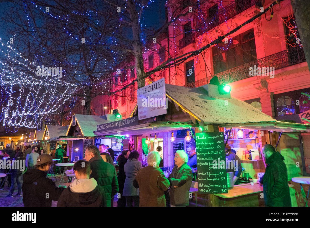 Tradizionale,natale,mercato,a,centro,d,street,scena,natale,decorazioni,centro,d,Carcassonne,Aude,dipartimento,Francia,l'Europa, Foto Stock