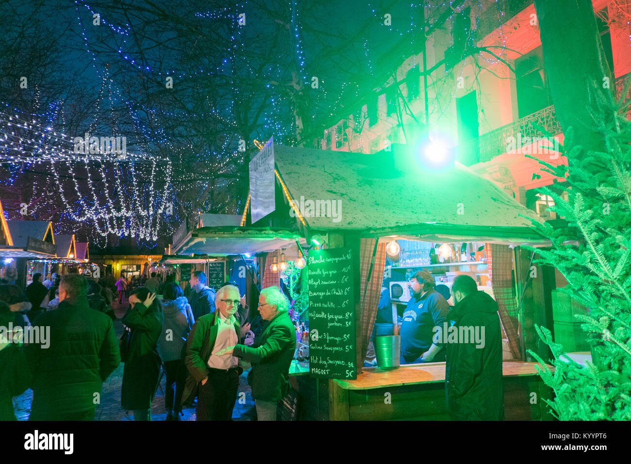 Tradizionale,natale,mercato,a,centro,d,street,scena,natale,decorazioni,centro,d,Carcassonne,Aude,dipartimento,Francia,l'Europa, Foto Stock