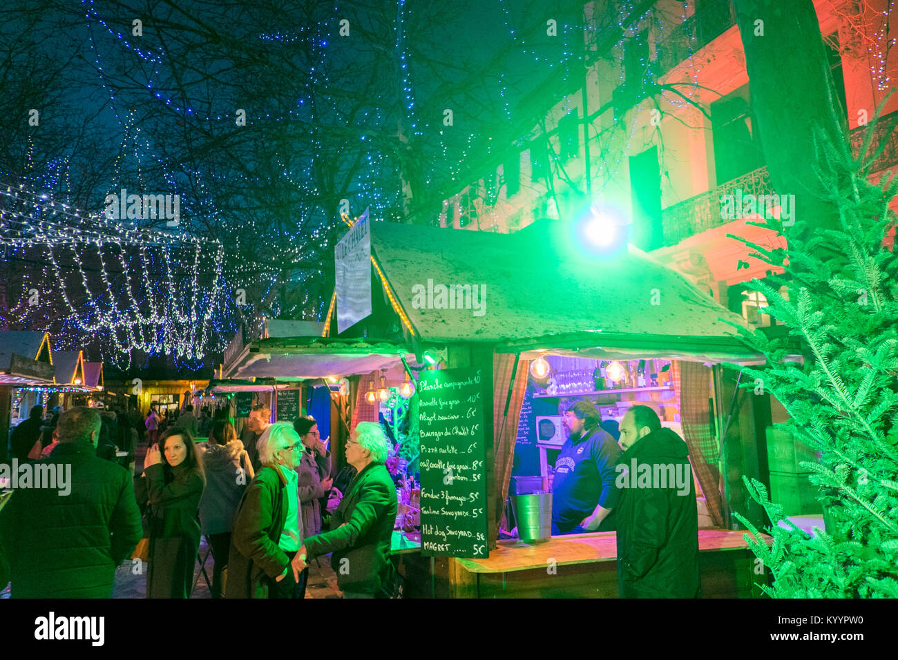 Tradizionale,natale,mercato,a,centro,d,street,scena,natale,decorazioni,centro,d,Carcassonne,Aude,dipartimento,Francia,l'Europa, Foto Stock