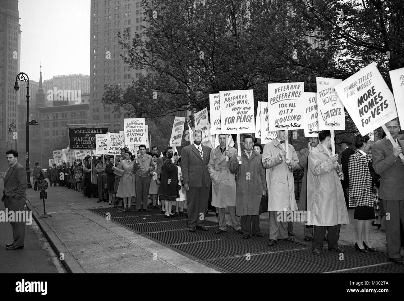 American seconda guerra mondiale veterani 'alloggiamento" protesta contro la mancanza di alloggi al di fuori della City Hall di New York, Stati Uniti d'America 1946 Foto Stock