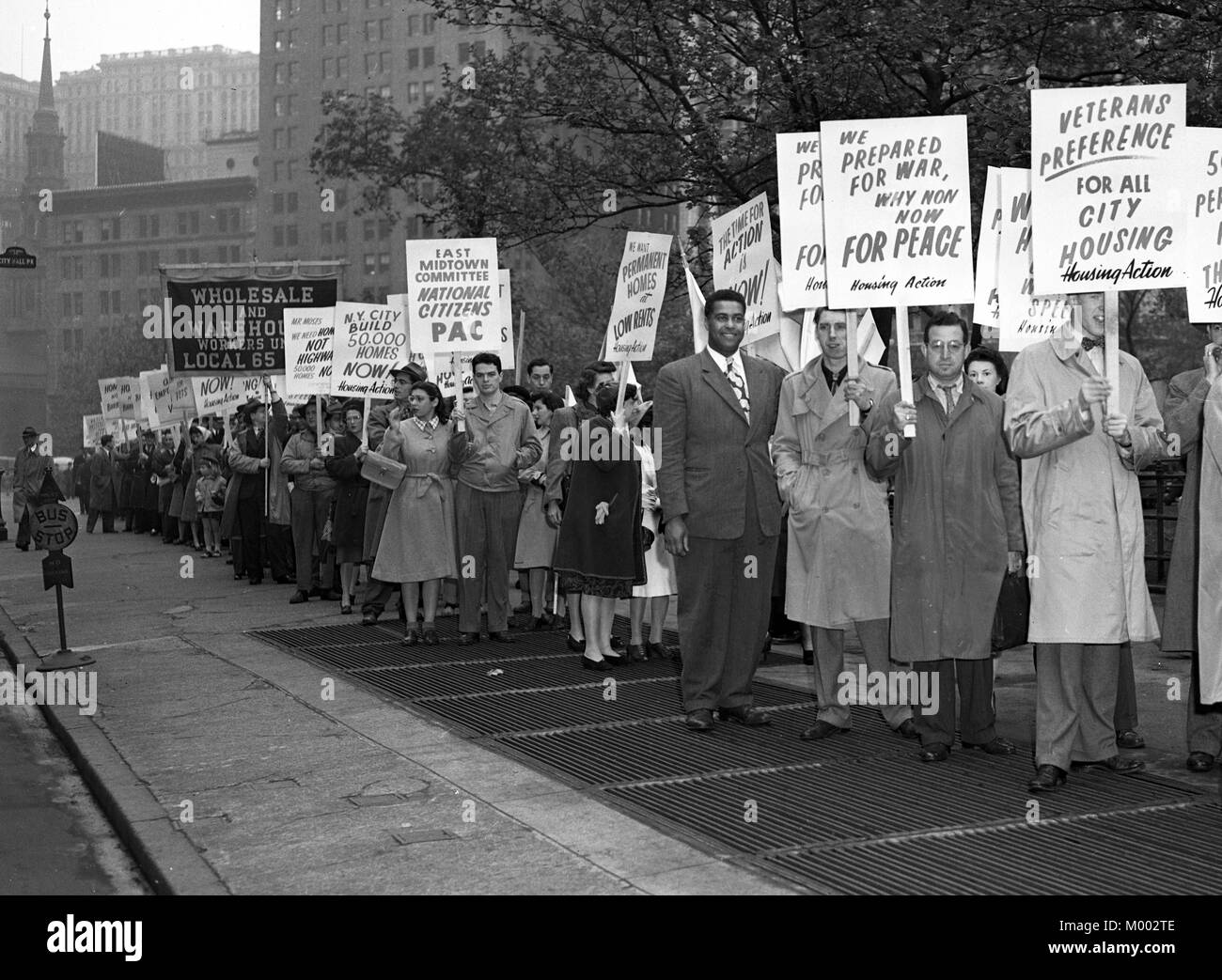 1946 i veterani della Seconda guerra mondiale le proteste di alloggiamento City Hall di New York Foto Stock