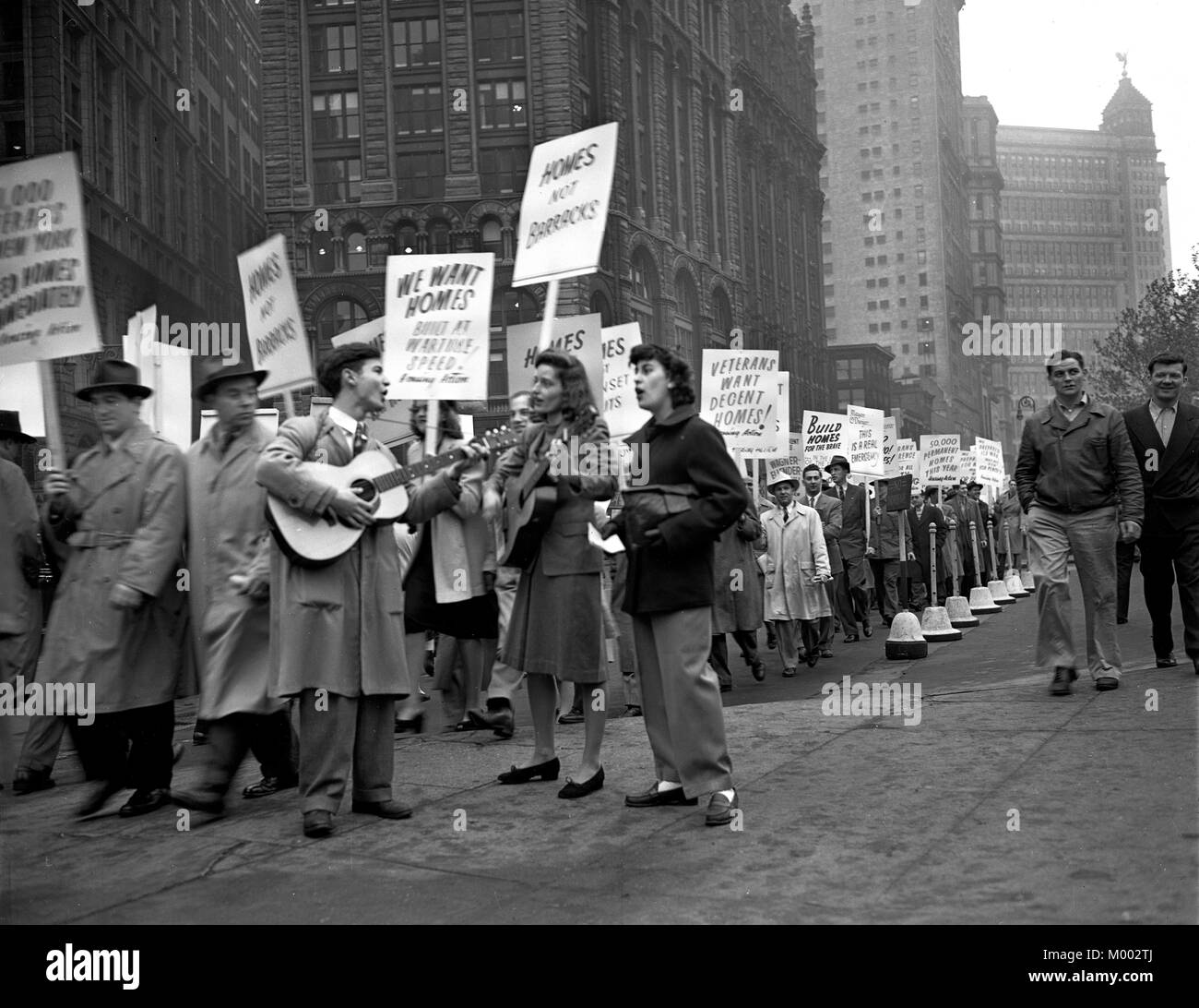 American seconda guerra mondiale veterani 'alloggiamento" protesta contro la mancanza di alloggi al di fuori della City Hall di New York, Stati Uniti d'America 1946 Foto Stock
