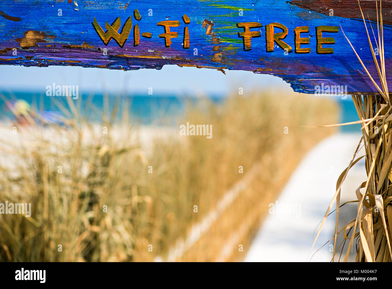 Wifi gratuito disponibile sulla spiaggia esotica Foto Stock