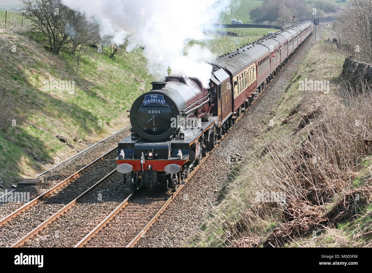 LMS Pacific locomotiva a vapore n. 6201 La Principessa Elisabetta partono Hellifield, North Yorkshire xvii aprile 2010, Hellifield, Regno Unito Foto Stock