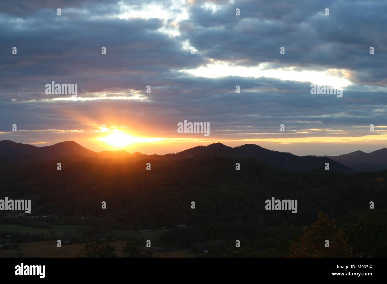 Tramonto da visualizzare nella valle indossa Foto Stock