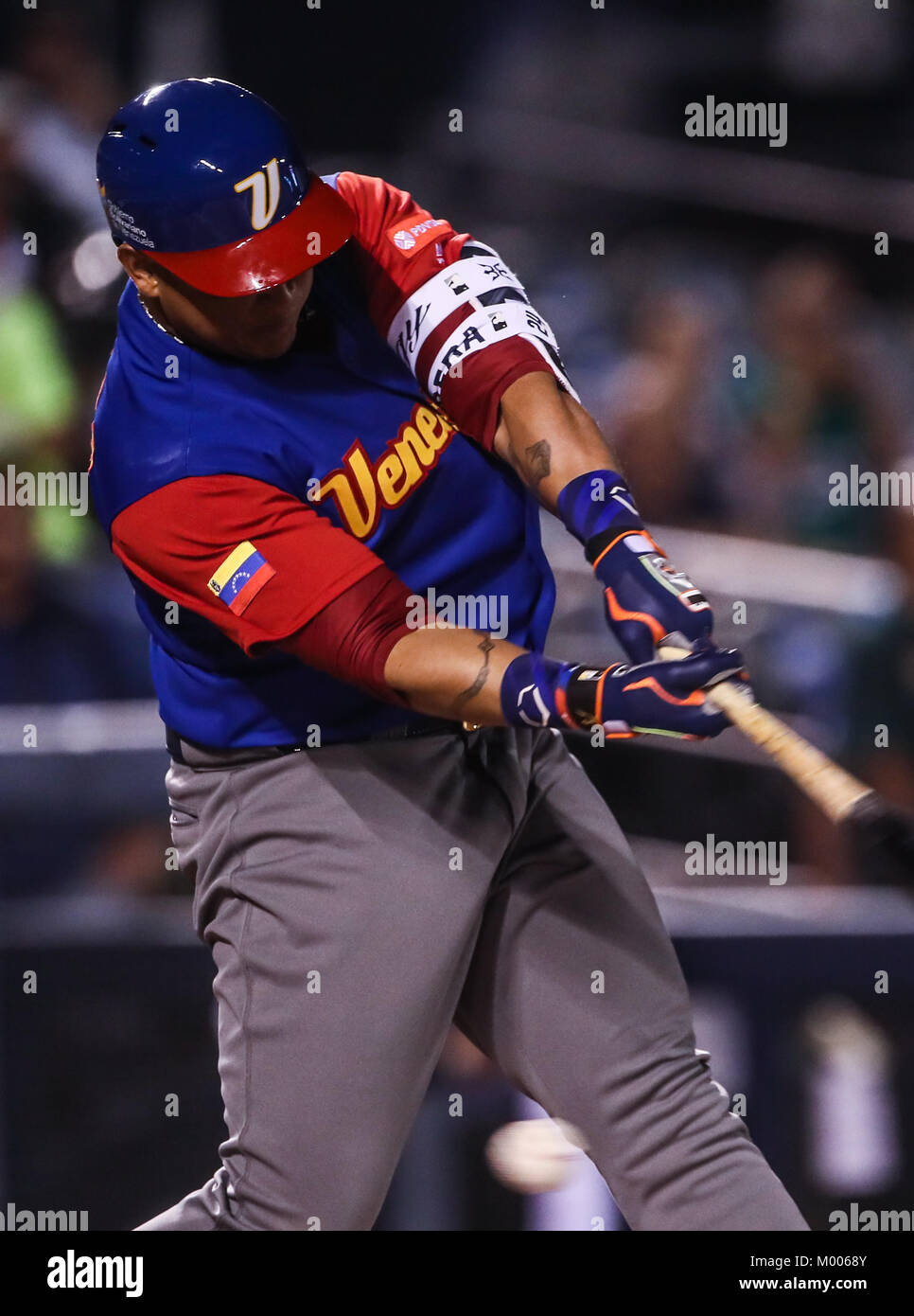 Miguel Cabrera de Venezuela en su primer turno al bat del primer inning es puesto, duranti el World Baseball Classic en estadio Charros de Jalisco en Guadalajara, Jalisco, Messico. Marzo 10, 2017. (Foto/Luis Gutierrez) Aspetti prima di Puerto Rico, per la partita contro il Venezuela durante il World Baseball Classic con Charros de lo Stadio Jalisco di Guadalajara, Jalisco, Messico. Marzo 10, 2017. (Foto/Luis Gutierrez) Foto Stock