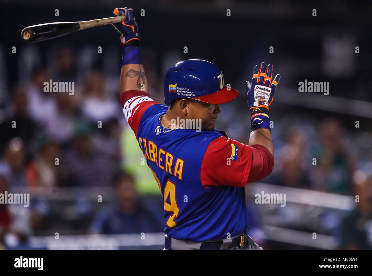 Miguel Cabrera de Venezuela en su primer turno al bat del primer inning es puesto, duranti el World Baseball Classic en estadio Charros de Jalisco en Guadalajara, Jalisco, Messico. Marzo 10, 2017. (Foto/Luis Gutierrez) Aspetti prima di Puerto Rico, per la partita contro il Venezuela durante il World Baseball Classic con Charros de lo Stadio Jalisco di Guadalajara, Jalisco, Messico. Marzo 10, 2017. (Foto/Luis Gutierrez) Foto Stock