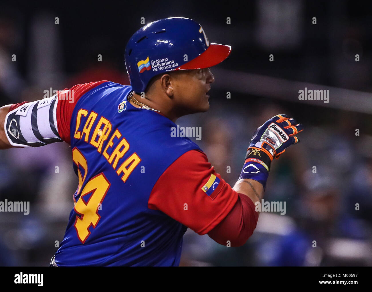 Miguel Cabrera de Venezuela en su primer turno al bat del primer inning es puesto, duranti el World Baseball Classic en estadio Charros de Jalisco en Guadalajara, Jalisco, Messico. Marzo 10, 2017. (Foto/Luis Gutierrez) Aspetti prima di Puerto Rico, per la partita contro il Venezuela durante il World Baseball Classic con Charros de lo Stadio Jalisco di Guadalajara, Jalisco, Messico. Marzo 10, 2017. (Foto/Luis Gutierrez) Foto Stock