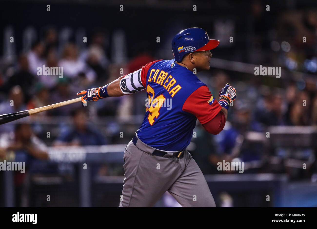 Miguel Cabrera de Venezuela en su primer turno al bat del primer inning es puesto, duranti el World Baseball Classic en estadio Charros de Jalisco en Guadalajara, Jalisco, Messico. Marzo 10, 2017. (Foto/Luis Gutierrez) Aspetti prima di Puerto Rico, per la partita contro il Venezuela durante il World Baseball Classic con Charros de lo Stadio Jalisco di Guadalajara, Jalisco, Messico. Marzo 10, 2017. (Foto/Luis Gutierrez) Foto Stock