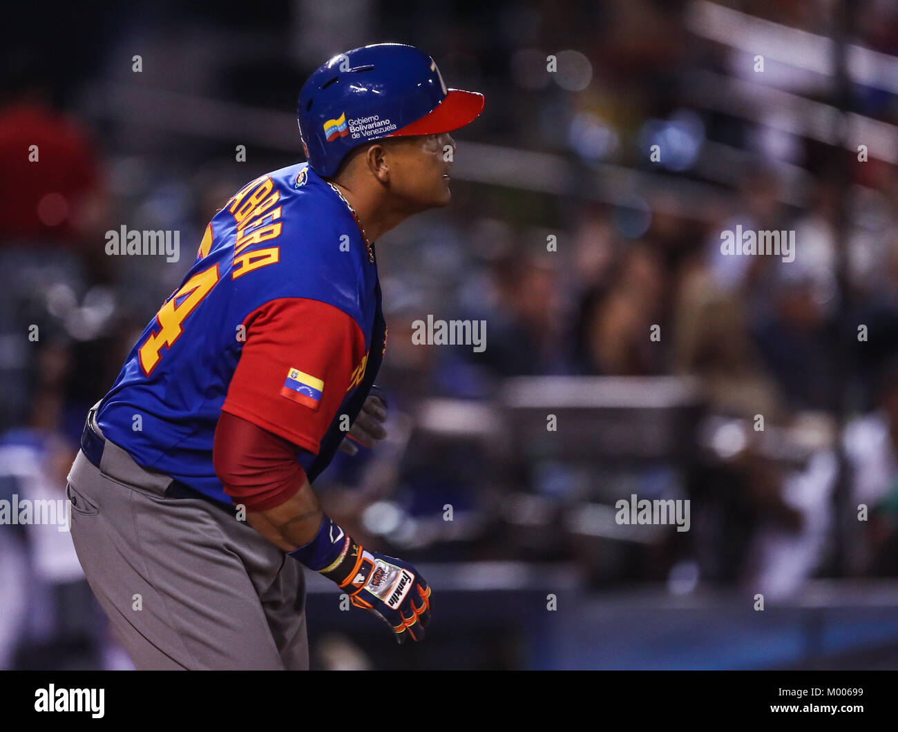 Miguel Cabrera de Venezuela en su primer turno al bat del primer inning es puesto, duranti el World Baseball Classic en estadio Charros de Jalisco en Guadalajara, Jalisco, Messico. Marzo 10, 2017. (Foto/Luis Gutierrez) Aspetti prima di Puerto Rico, per la partita contro il Venezuela durante il World Baseball Classic con Charros de lo Stadio Jalisco di Guadalajara, Jalisco, Messico. Marzo 10, 2017. (Foto/Luis Gutierrez) Foto Stock