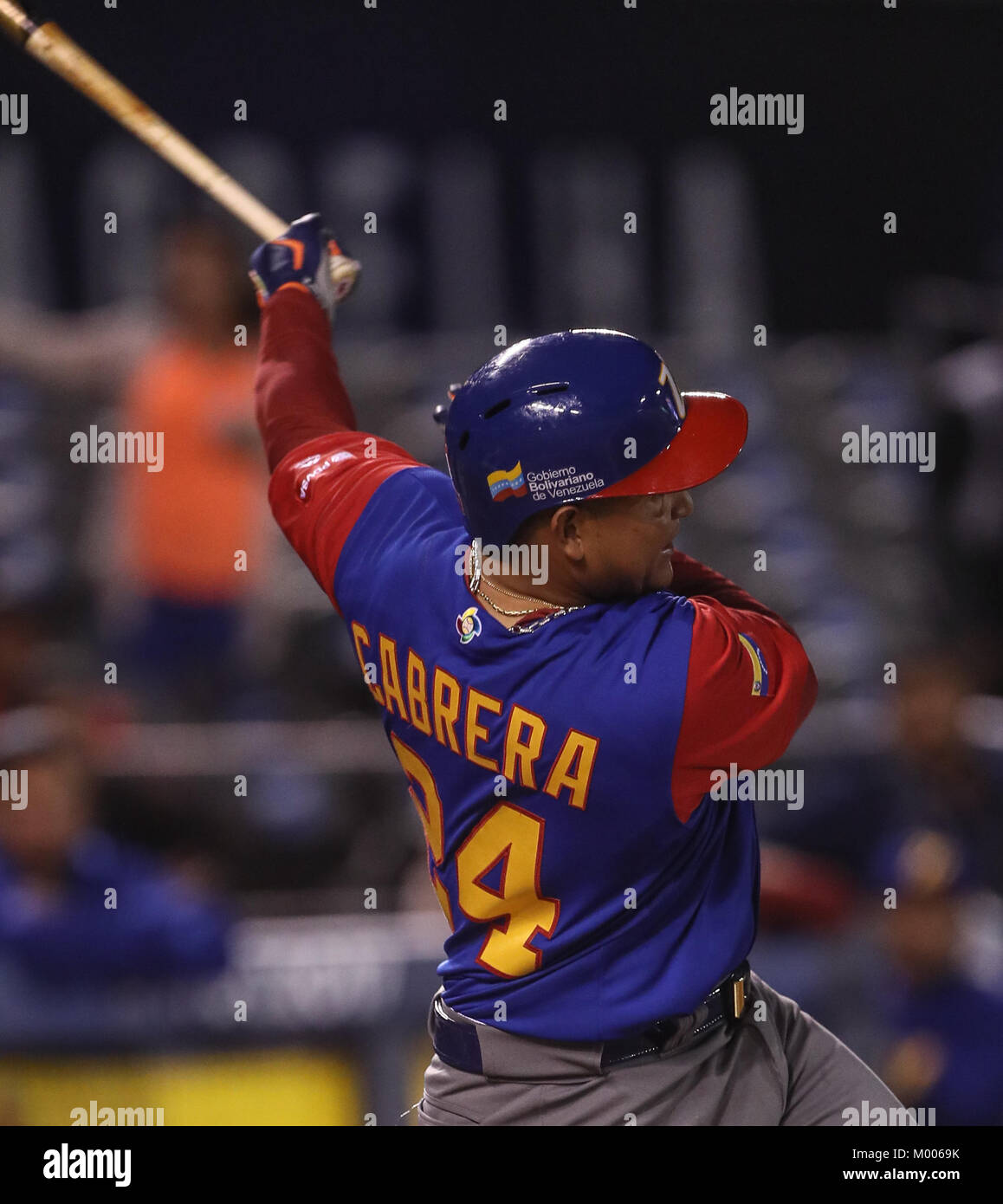 Miguel Cabrera de Venezuela en su primer turno al bat del primer inning es puesto, duranti el World Baseball Classic en estadio Charros de Jalisco en Guadalajara, Jalisco, Messico. Marzo 10, 2017. (Foto/Luis Gutierrez) Aspetti prima di Puerto Rico, per la partita contro il Venezuela durante il World Baseball Classic con Charros de lo Stadio Jalisco di Guadalajara, Jalisco, Messico. Marzo 10, 2017. (Foto/Luis Gutierrez) Foto Stock