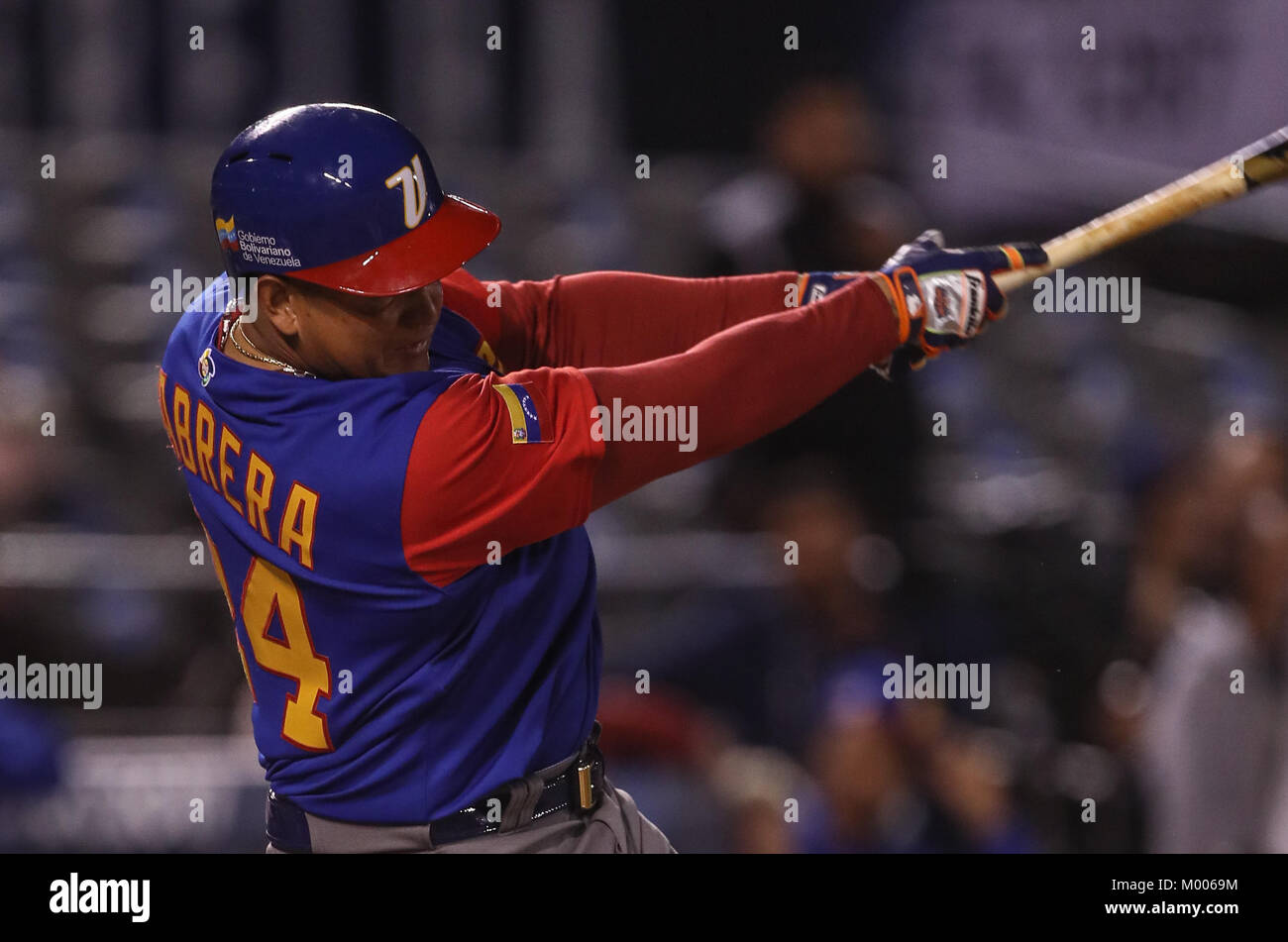 Miguel Cabrera de Venezuela en su primer turno al bat del primer inning es puesto, duranti el World Baseball Classic en estadio Charros de Jalisco en Guadalajara, Jalisco, Messico. Marzo 10, 2017. (Foto/Luis Gutierrez) Aspetti prima di Puerto Rico, per la partita contro il Venezuela durante il World Baseball Classic con Charros de lo Stadio Jalisco di Guadalajara, Jalisco, Messico. Marzo 10, 2017. (Foto/Luis Gutierrez) Foto Stock