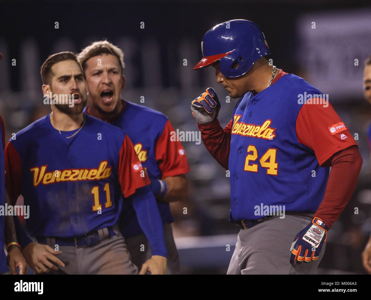 Miguel Cabrera de Venezuela en su primer turno al bat del primer inning es puesto, duranti el World Baseball Classic en estadio Charros de Jalisco en Guadalajara, Jalisco, Messico. Marzo 10, 2017. (Foto/Luis Gutierrez) Aspetti prima di Puerto Rico, per la partita contro il Venezuela durante il World Baseball Classic con Charros de lo Stadio Jalisco di Guadalajara, Jalisco, Messico. Marzo 10, 2017. (Foto/Luis Gutierrez) Foto Stock