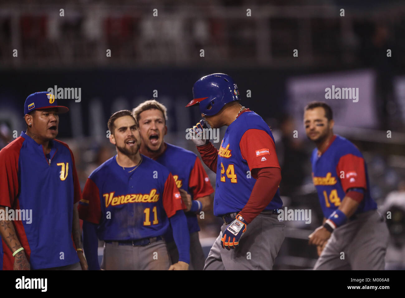 Miguel Cabrera de Venezuela en su primer turno al bat del primer inning es puesto, duranti el World Baseball Classic en estadio Charros de Jalisco en Guadalajara, Jalisco, Messico. Marzo 10, 2017. (Foto/Luis Gutierrez) Aspetti prima di Puerto Rico, per la partita contro il Venezuela durante il World Baseball Classic con Charros de lo Stadio Jalisco di Guadalajara, Jalisco, Messico. Marzo 10, 2017. (Foto/Luis Gutierrez) Foto Stock