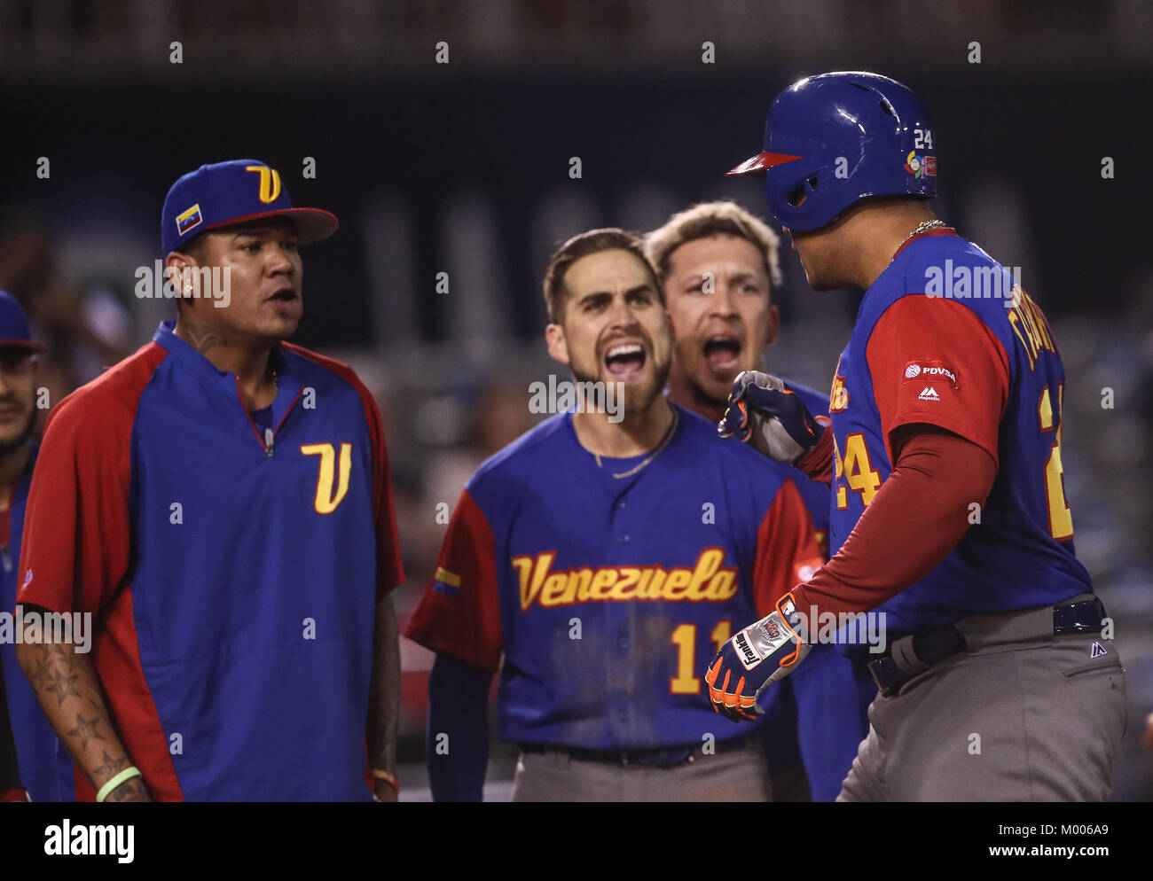 Miguel Cabrera de Venezuela en su primer turno al bat del primer inning es puesto, duranti el World Baseball Classic en estadio Charros de Jalisco en Guadalajara, Jalisco, Messico. Marzo 10, 2017. (Foto/Luis Gutierrez) Aspetti prima di Puerto Rico, per la partita contro il Venezuela durante il World Baseball Classic con Charros de lo Stadio Jalisco di Guadalajara, Jalisco, Messico. Marzo 10, 2017. (Foto/Luis Gutierrez) Foto Stock