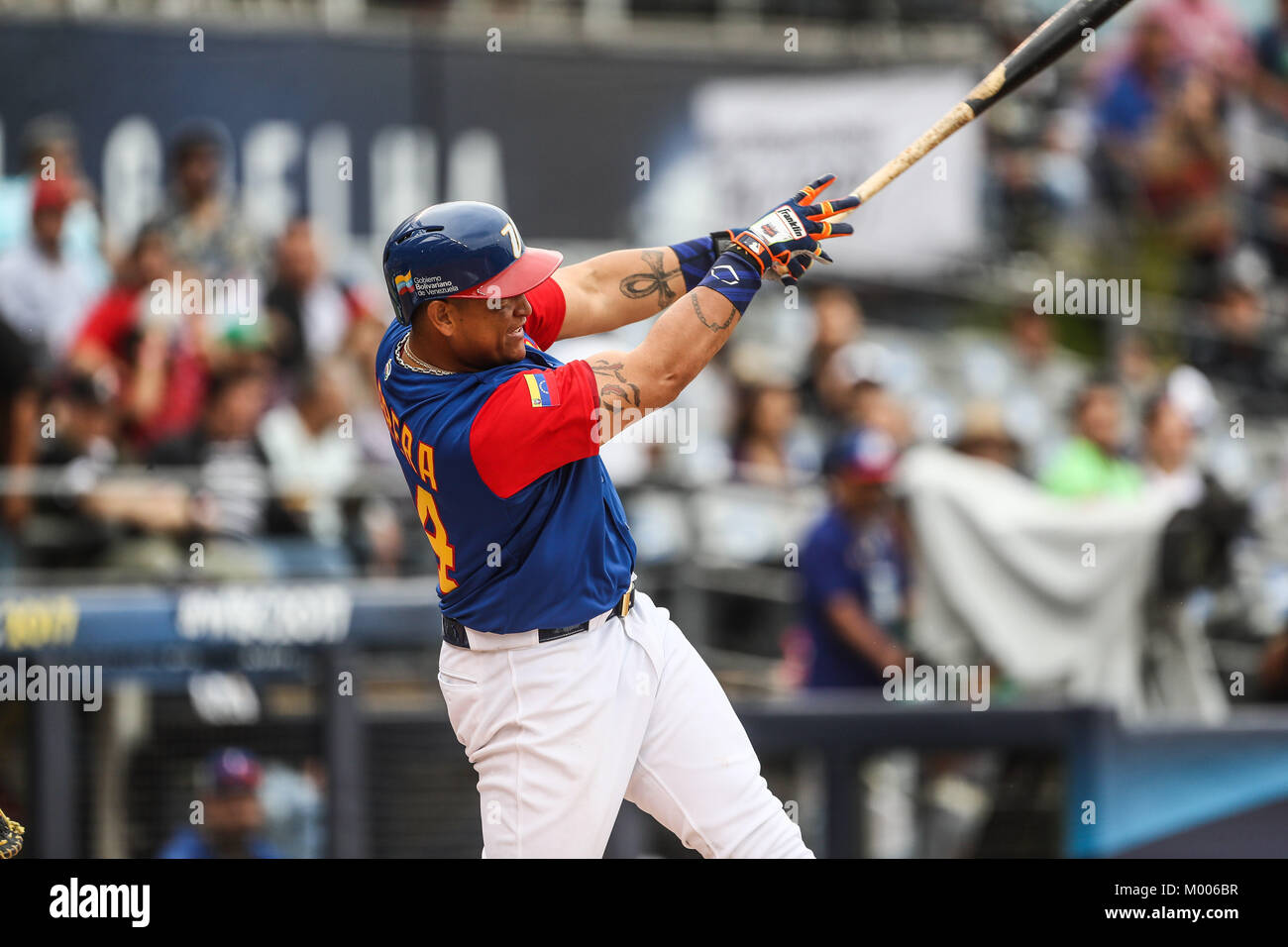 Miguel Cabrera de Venezuela en su primer turno al bat del primer inning es puesto, duranti el World Baseball Classic en estadio Charros de Jalisco en Guadalajara, Jalisco, Messico. Marzo 10, 2017. (Foto/Luis Gutierrez) Aspetti prima di Puerto Rico, per la partita contro il Venezuela durante il World Baseball Classic con Charros de lo Stadio Jalisco di Guadalajara, Jalisco, Messico. Marzo 10, 2017. (Foto/Luis Gutierrez) Foto Stock