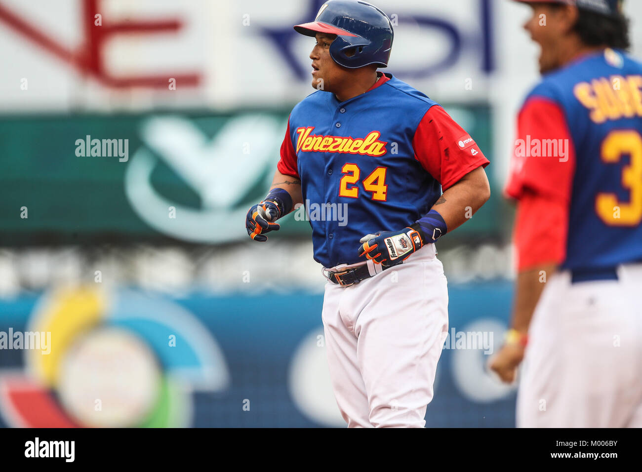 Miguel Cabrera de Venezuela en su primer turno al bat del primer inning es puesto, duranti el World Baseball Classic en estadio Charros de Jalisco en Guadalajara, Jalisco, Messico. Marzo 10, 2017. (Foto/Luis Gutierrez) Aspetti prima di Puerto Rico, per la partita contro il Venezuela durante il World Baseball Classic con Charros de lo Stadio Jalisco di Guadalajara, Jalisco, Messico. Marzo 10, 2017. (Foto/Luis Gutierrez) Foto Stock