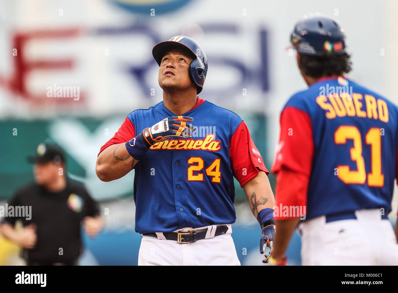 Miguel Cabrera de Venezuela en su primer turno al bat del primer inning es puesto, duranti el World Baseball Classic en estadio Charros de Jalisco en Guadalajara, Jalisco, Messico. Marzo 10, 2017. (Foto/Luis Gutierrez) Aspetti prima di Puerto Rico, per la partita contro il Venezuela durante il World Baseball Classic con Charros de lo Stadio Jalisco di Guadalajara, Jalisco, Messico. Marzo 10, 2017. (Foto/Luis Gutierrez) Foto Stock