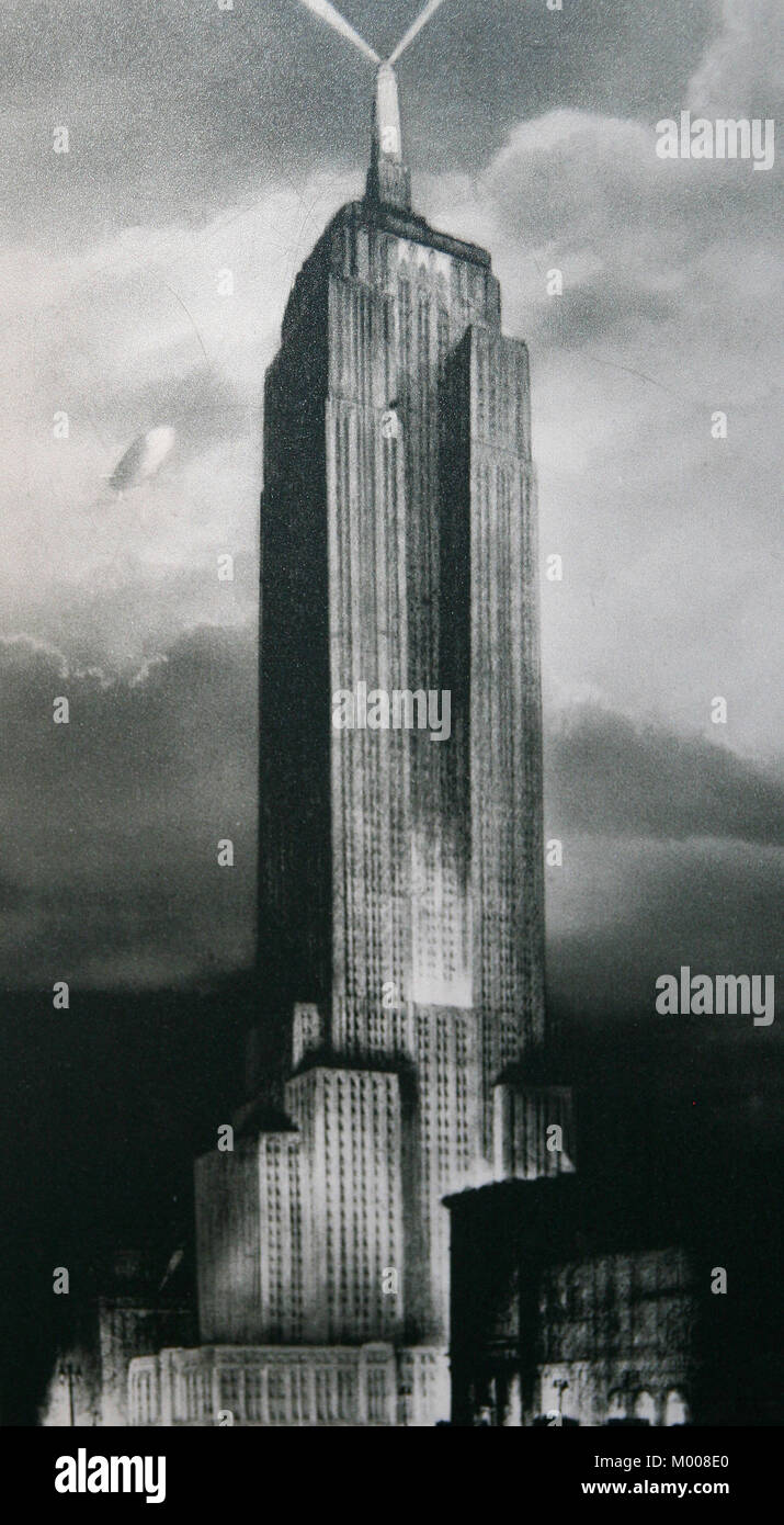 Lunghezza completa in bianco e nero il disegno del completato Empire State Building, 1931, New York City, nello Stato di New York, Stati Uniti d'America. Foto Stock