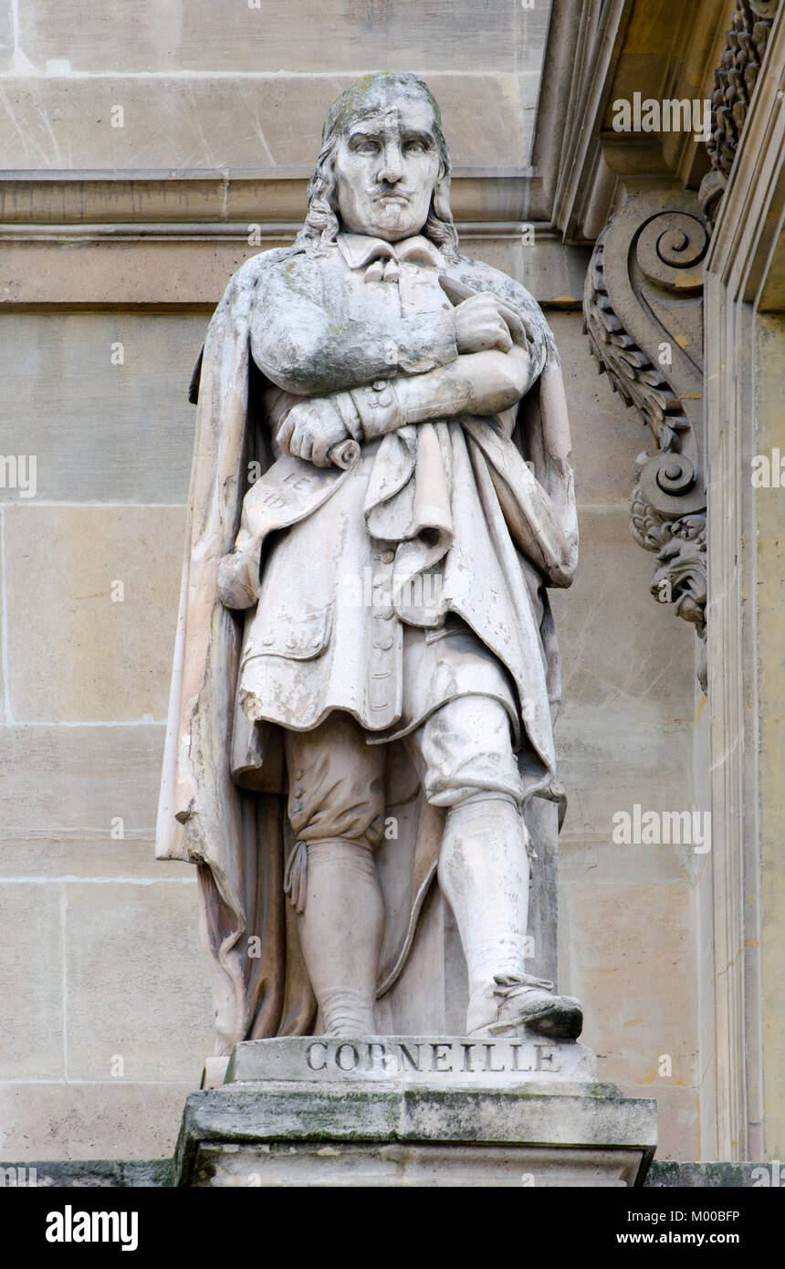 Parigi, Francia. Palais du Louvre. Statua nella cour Napoleone: Pierre Corneille (1606 - 1684), drammaturgo francese Foto Stock