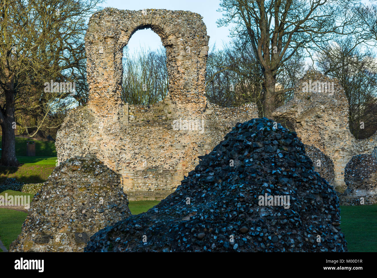 Nel cuore di Bury St Edmunds, Suffolk, l'abbazia che una volta era una delle più ricche e più potenti monasteri benedettini in Inghilterra. Foto Stock