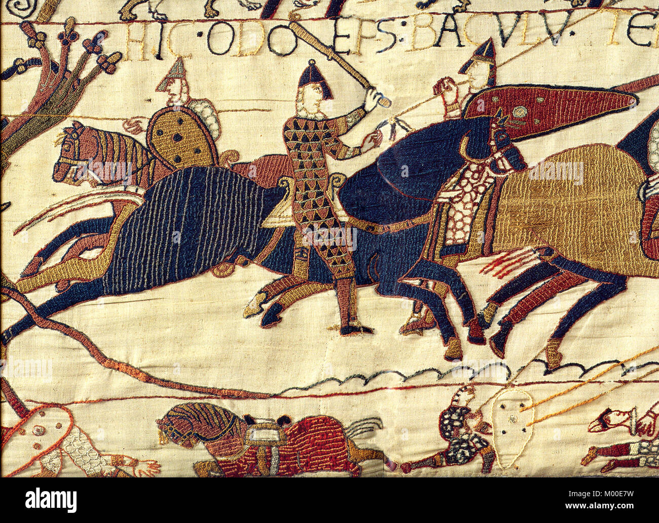 Arazzo di Bayeux, un segmento dell'Arazzo di Bayeux, raffiguranti Oddone, Vescovo di Bayeux, rally Duke William, le truppe durante la Battaglia di Hastings in 1066 Foto Stock