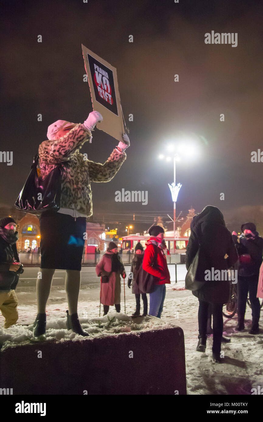 Gdansk, Polonia. Xvii gen, 2018. Le donne che protestavano durante il nero a protestare contro il divieto di aborto ed esigente dei diritti riproduttivi in Polonia. Gdansk, Polonia. 17 gennaio 2018: Credito Wojciech Strozyk/Alamy Live News Foto Stock