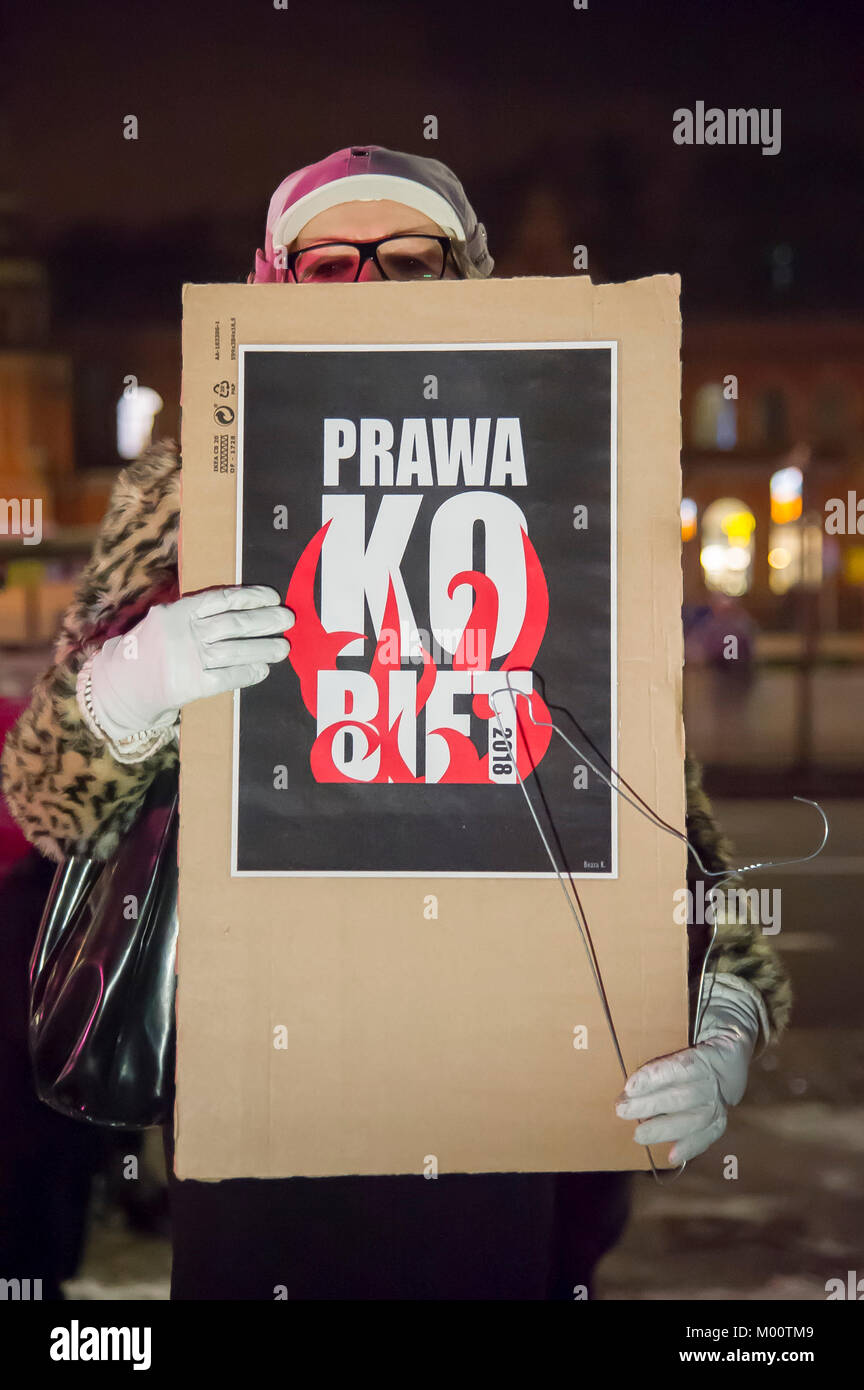 Gdansk, Polonia. Xvii gen, 2018. Le donne che protestavano durante il nero a protestare contro il divieto di aborto ed esigente dei diritti riproduttivi in Polonia. Gdansk, Polonia. 17 gennaio 2018: Credito Wojciech Strozyk/Alamy Live News Foto Stock