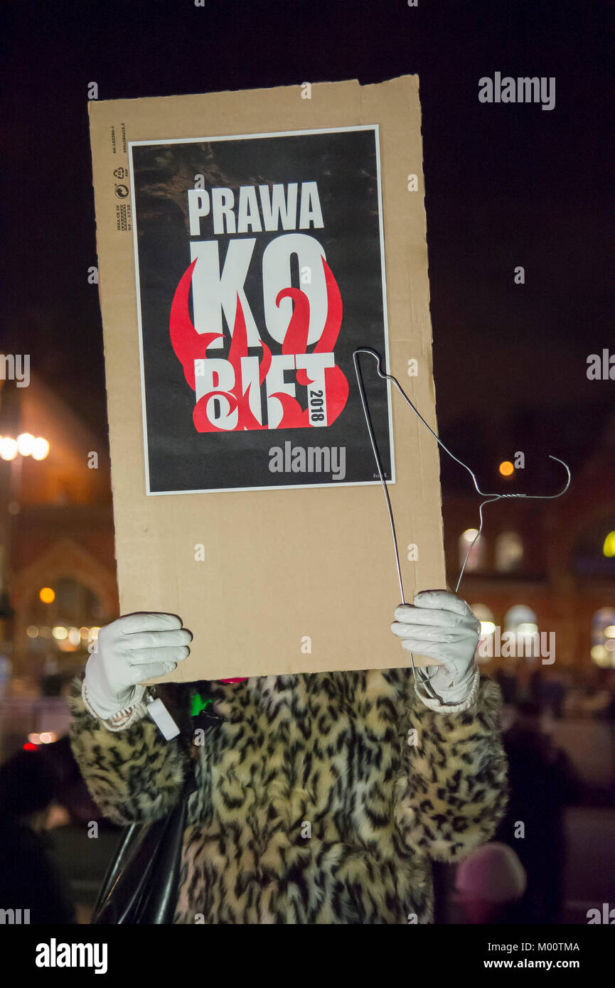 Gdansk, Polonia. Xvii gen, 2018. Le donne che protestavano durante il nero a protestare contro il divieto di aborto ed esigente dei diritti riproduttivi in Polonia. Gdansk, Polonia. 17 gennaio 2018: Credito Wojciech Strozyk/Alamy Live News Foto Stock