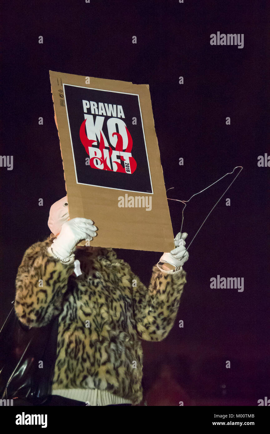 Gdansk, Polonia. Xvii gen, 2018. Le donne che protestavano durante il nero a protestare contro il divieto di aborto ed esigente dei diritti riproduttivi in Polonia. Gdansk, Polonia. 17 gennaio 2018: Credito Wojciech Strozyk/Alamy Live News Foto Stock
